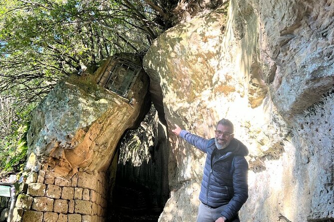 Pitigliano in the Footstep of the Etruscan: Hike and Wine Tasting - Group Interactions and Camaraderie