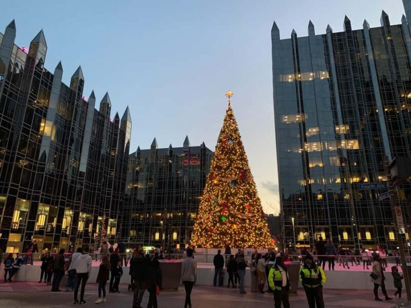 Pittsburgh: Downtown Holiday Lights Walking Tour - Exploring Pittsburgh’s Holiday Charm