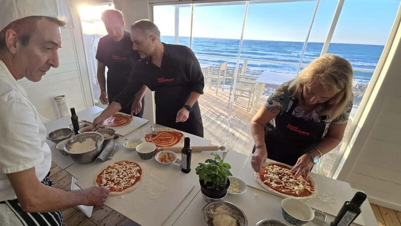 Pizza class on the beach and dinner at sunset - Key Points