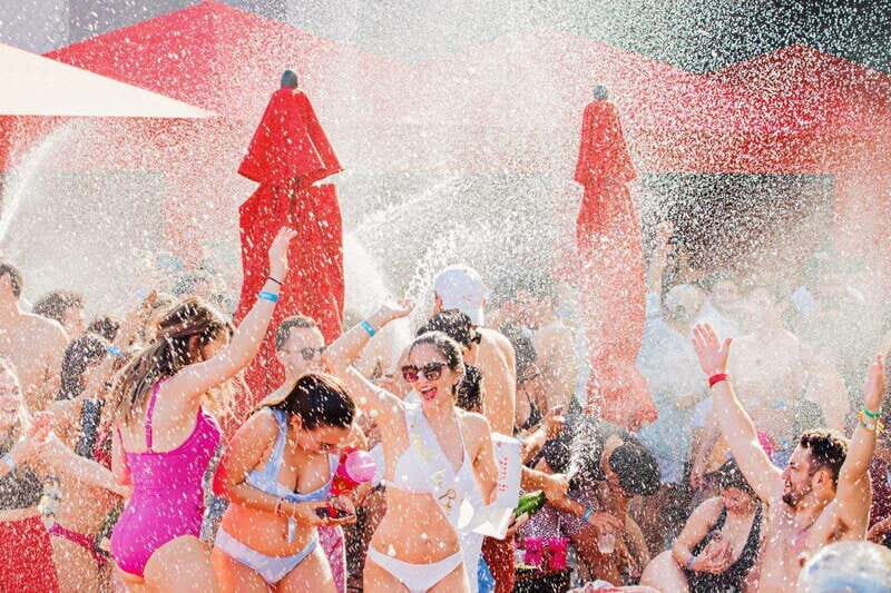 Playa del Carmen: Entrance to Coralina Beach Club + Food & Beverages - The Cost and Value