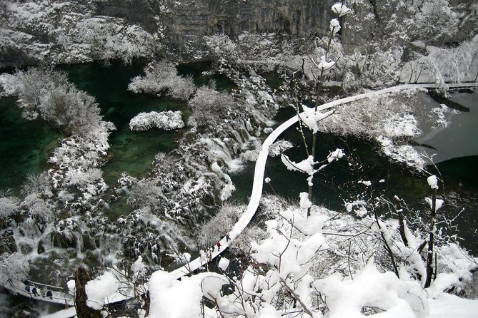 Plitvice Lakes Frozen Landscape Private Hiking Day Trip From Zagreb - Breathtaking Waterfalls and Scenic Overlooks