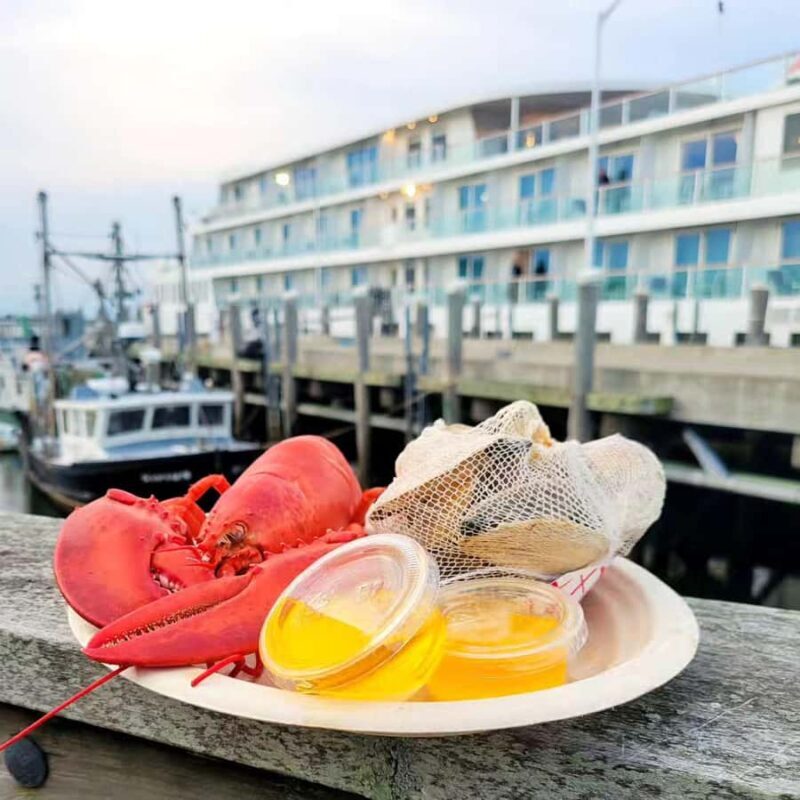 Plymouth, Massachusetts: Clambake at Sea Dinner Cruise - Atmosphere and Entertainment