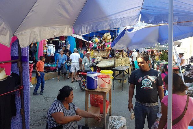 Pochutla Market, authentic day. HT - The Sum Up