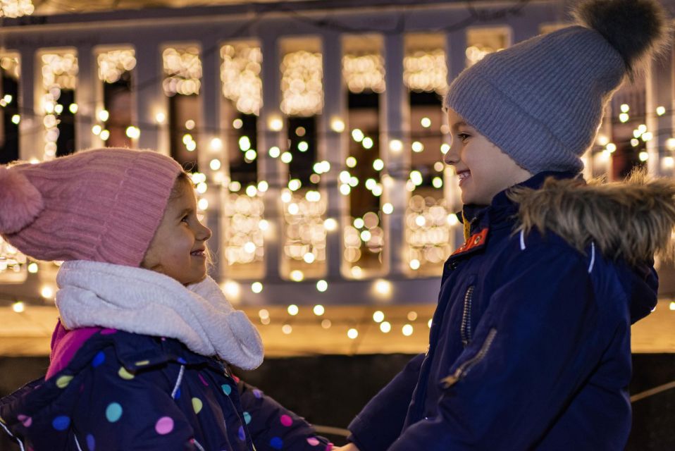 Polignano's Christmas Charm: A Festive Coastal Walk - Piazza Vittorio Emanuele II Festivities