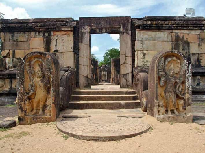 Polonnaruwa: Guided Cycling Tour With Tuk Tuk Transfers - Itinerary Details