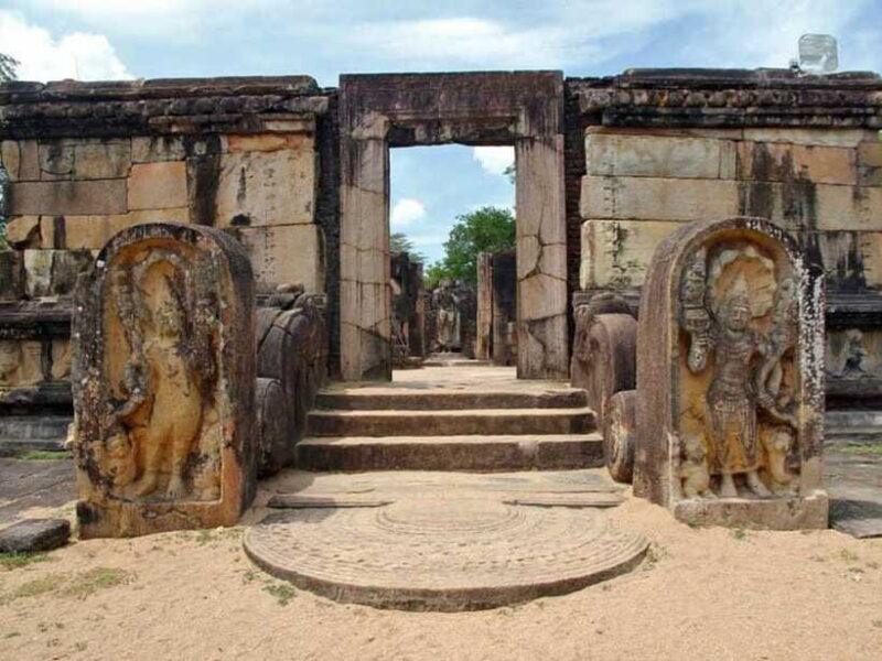 Polonnaruwa: Private Guided Cycling Tour - Pickup and Travel to Polonnaruwa