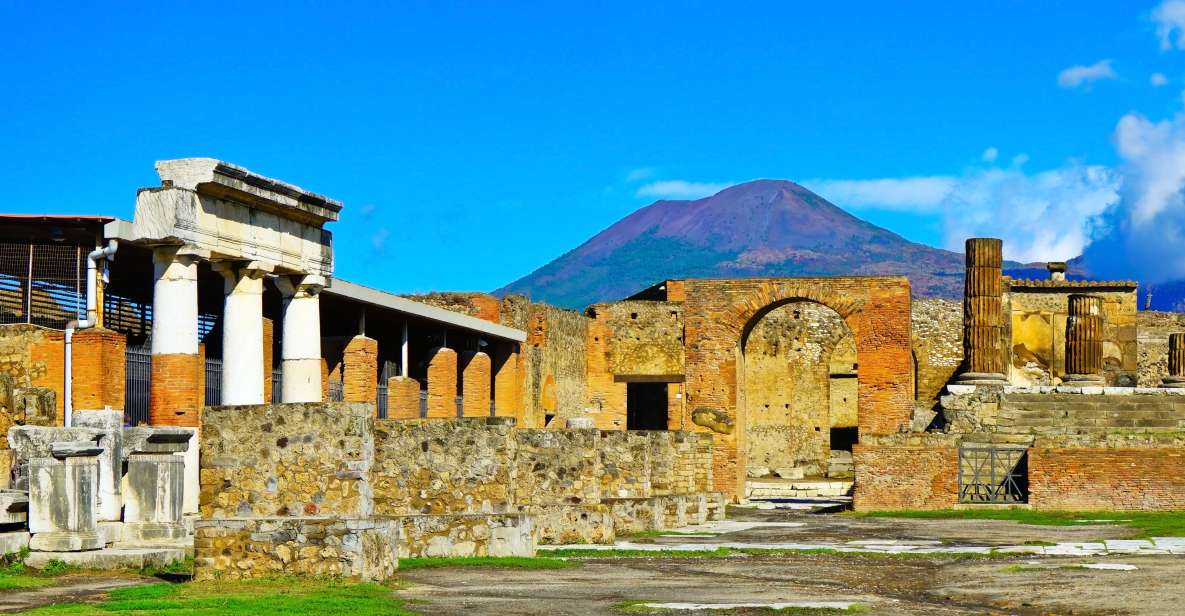 Pompei: Pompeii & Herculaneum Tour With Archaeologist Guide - Well-Preserved Buildings in Herculaneum