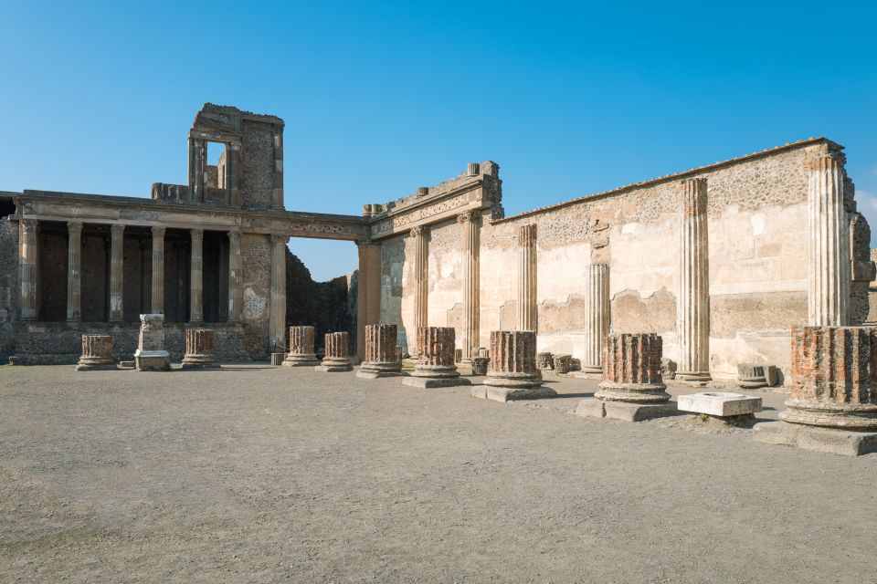 Pompei: Pompeii & Herculaneum Tour With Archaeologist Guide - Differences and Similarities Between Cities