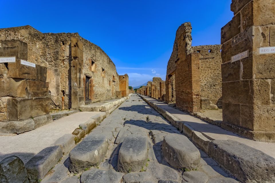 Pompeii: 2-Hour Guided Tour With an Archaeologist - Available Languages