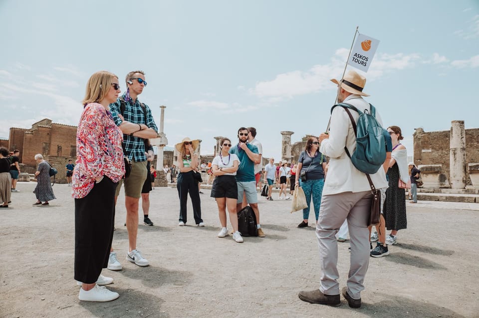 Pompeii and Amphitheatre Group Tour With an Archaeologist - Tour Overview