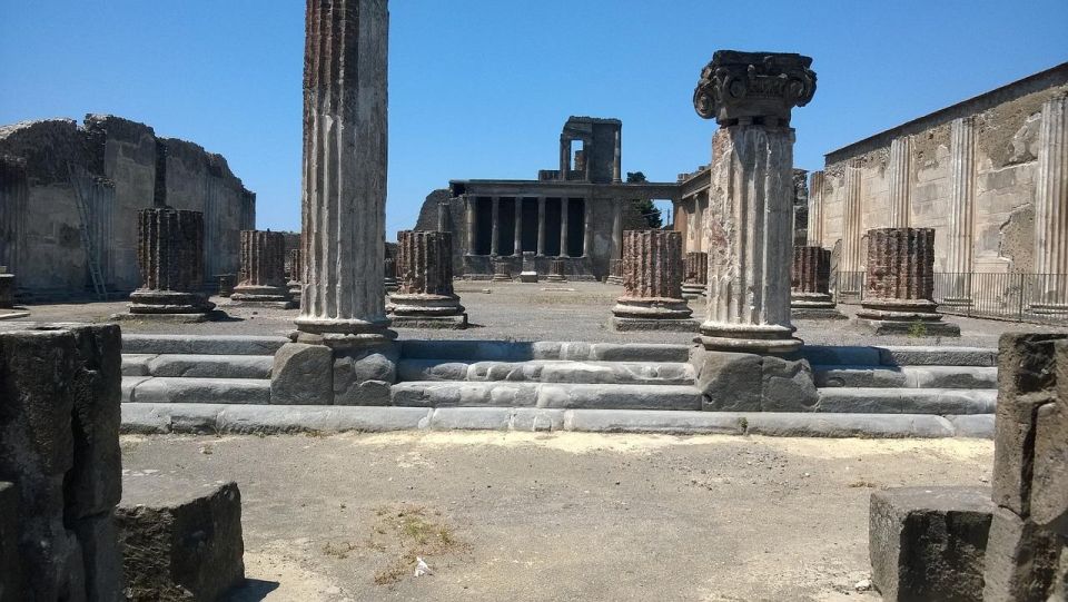 Pompeii and Herculaneum Private 6-Hour Tour From Naples - Knowledgeable Guide