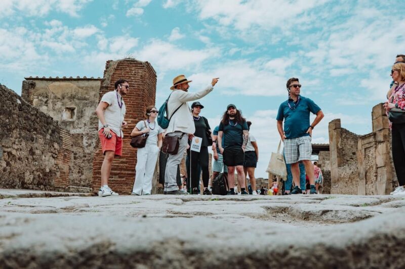 Pompeii and Oplontis: Small Group Tour with an Archaeologist - Key Points