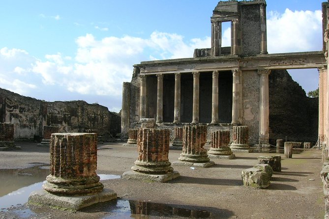 Pompeii Entrance Ticket & Walking Tour With an Archaeologist - Accessibility and Tour Group Size
