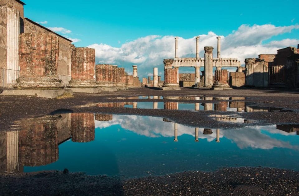 Pompeii: Entry Ticket & Guided Tour With an Expert Historian - Key Points