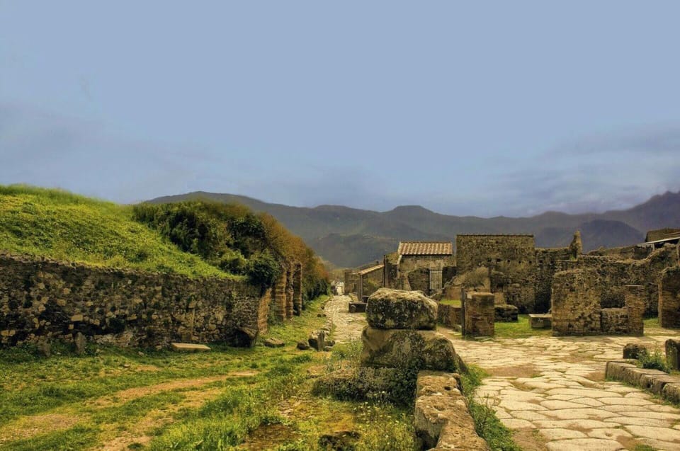 Pompeii: Entry Ticket & Guided Tour With an Expert Historian - Immersing Yourself in the Roman Way of Life