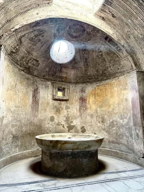 Pompeii: Exclusive Tour with Archaeologist and Entry Tickets - Key Points