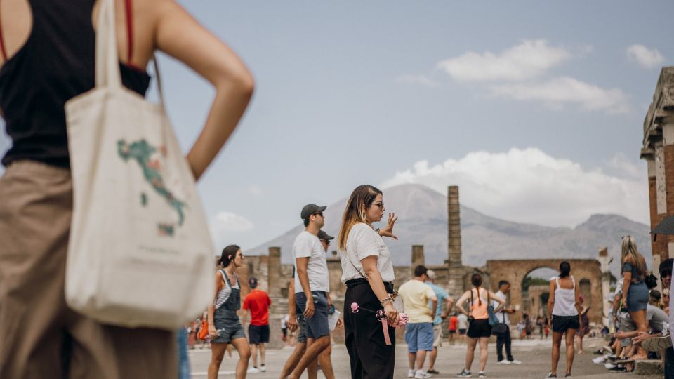 Pompeii: Full Skip-The-Line Tour With Archaeologist Guide - Key Points