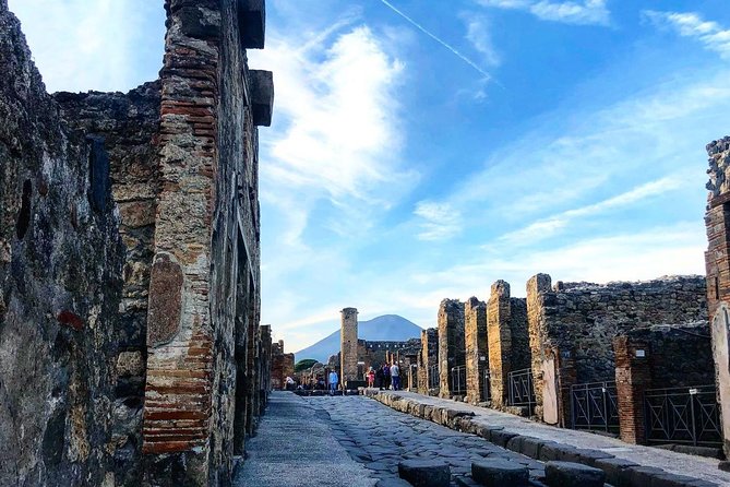 Pompeii Guided Tour Small Group Skip the Line - Importance of a Guided Experience