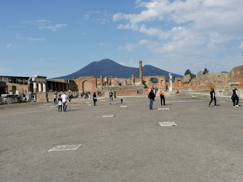 Pompeii: Guided Tour With Archaeologist With Max. 12 People - Key Points