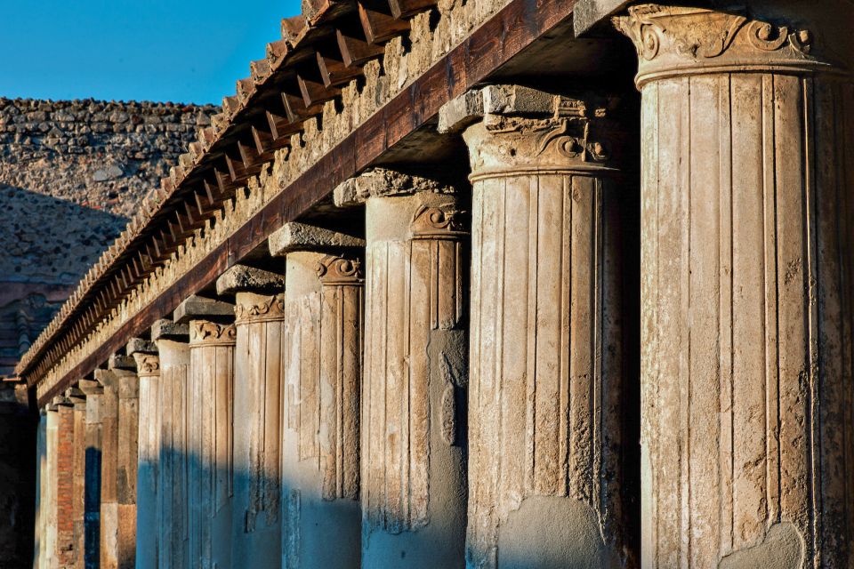 Pompeii: Guided Walking Tour With Skip-The-Line Ticket - Exploring the Streets of Pompeii