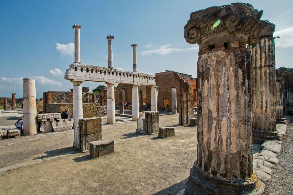 Pompeii: Guided Walking Tour With Skip-The-Line Ticket - Uncovering Ancient Roman Lifestyle