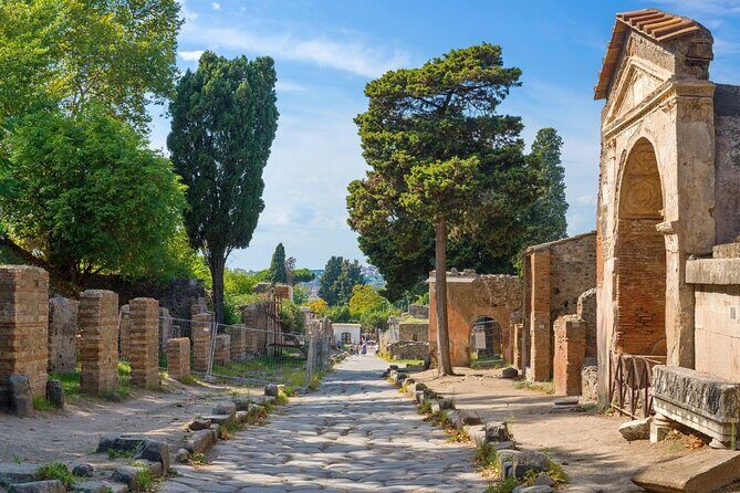 Pompeii & Herculaneum by Train from Rome with Pizza Lunch - Lunch at a Historic Pizzeria  