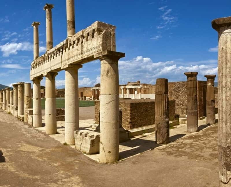 Pompeii Naples: private tour from Rome with visit to the excavations and lunch in Naples - The Itinerary Breakdown: What You Can Expect