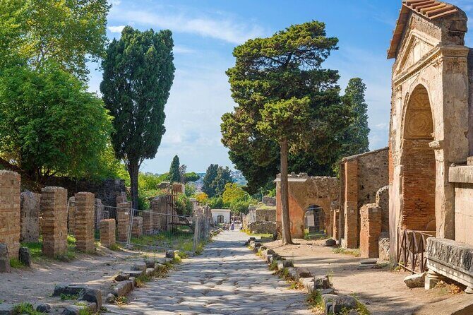 Pompeii & Naples Tour from Rome by Train, Includes Lunch - FAQ