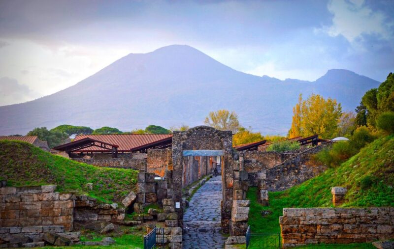 Pompeii: Skip-The-Line Entrance Ticket With Audio Guide - Tour Features