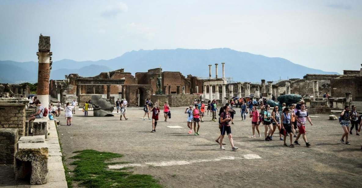 Pompeii: Skip the Line Group Tour With an Archeologist Guide - Guided Experience