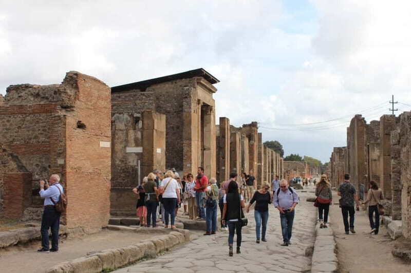 Pompeii: Skip-the-Line Guided Archaeological Discovery Tour - Key Points