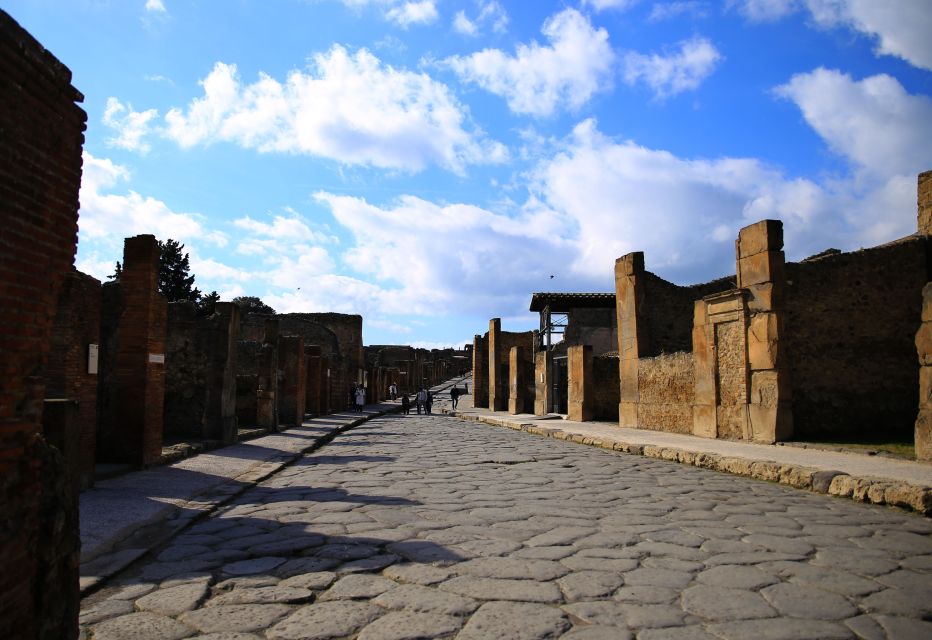 Pompeii: Skip-the-Line Private Tour for Kids and Families - Free Entrance Considerations