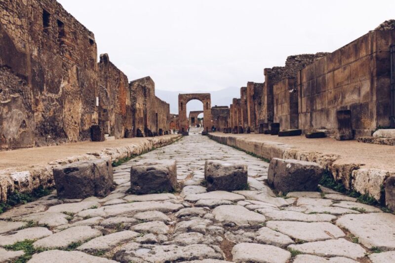 Pompeii Skip-The-Ticket-Line Tour with an Archeologist - The Value of Guided Expertise