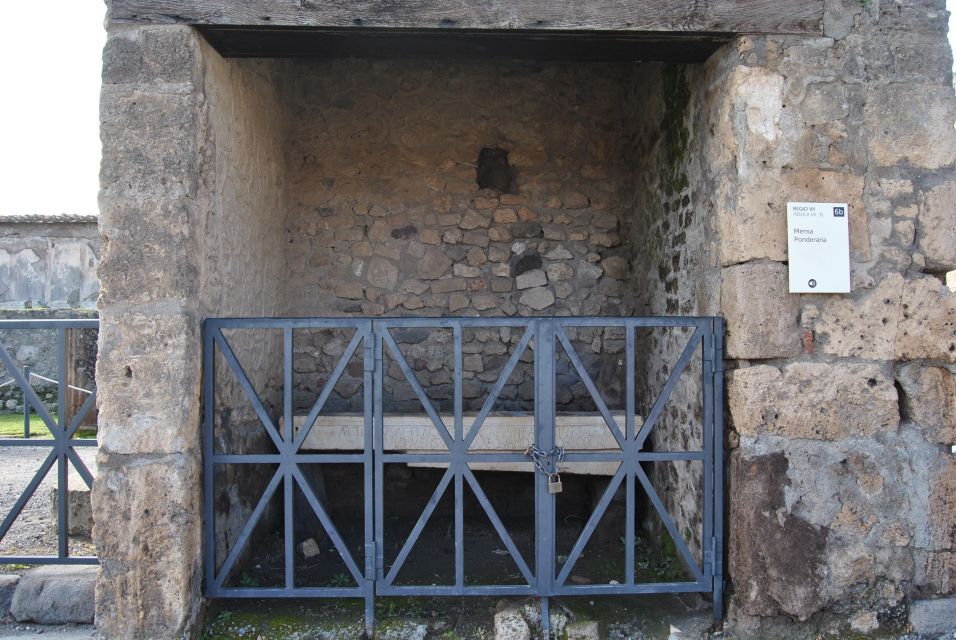 POMPEII SMALL GROUP MAXIMUM 8 PEOPLE - Inclusions