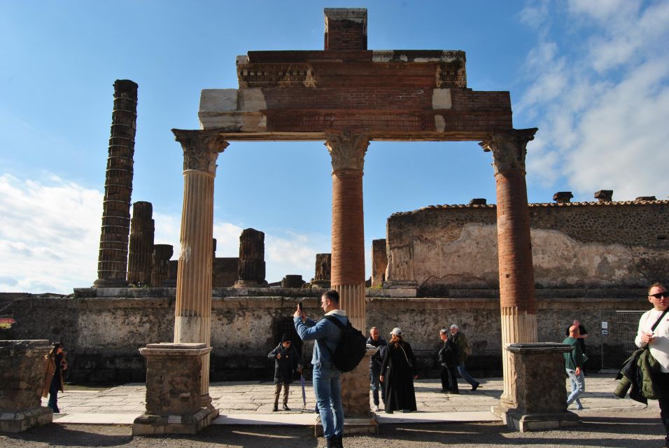 POMPEII SMALL GROUP MAXIMUM 8 PEOPLE - Discovering Pompeiis Secrets