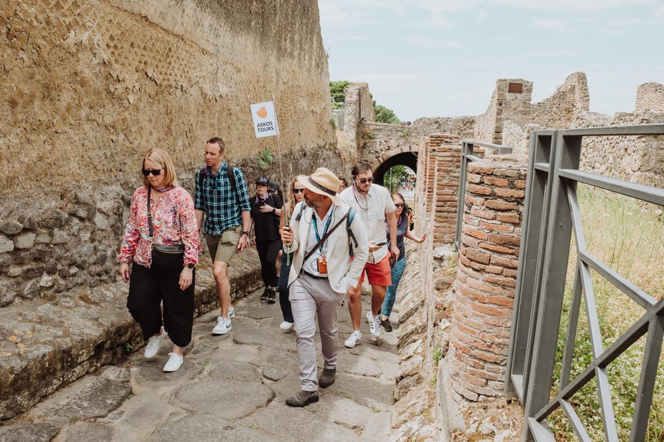 Pompeii Small Group Tour With an Archaeologist for 15 People - Tour Overview