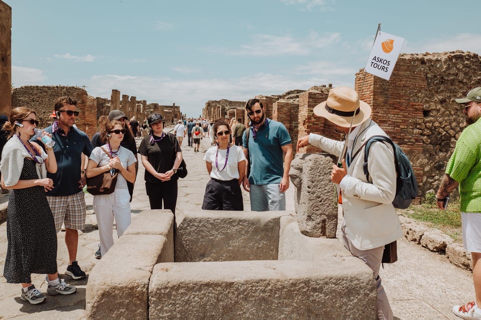 Pompeii Small Group Tour With an Archaeologist for 15 People - Itinerary Highlights
