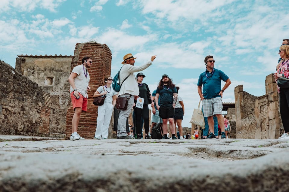 Pompeii Small Group Tour With an Archaeologist for 15 People - House of Menander
