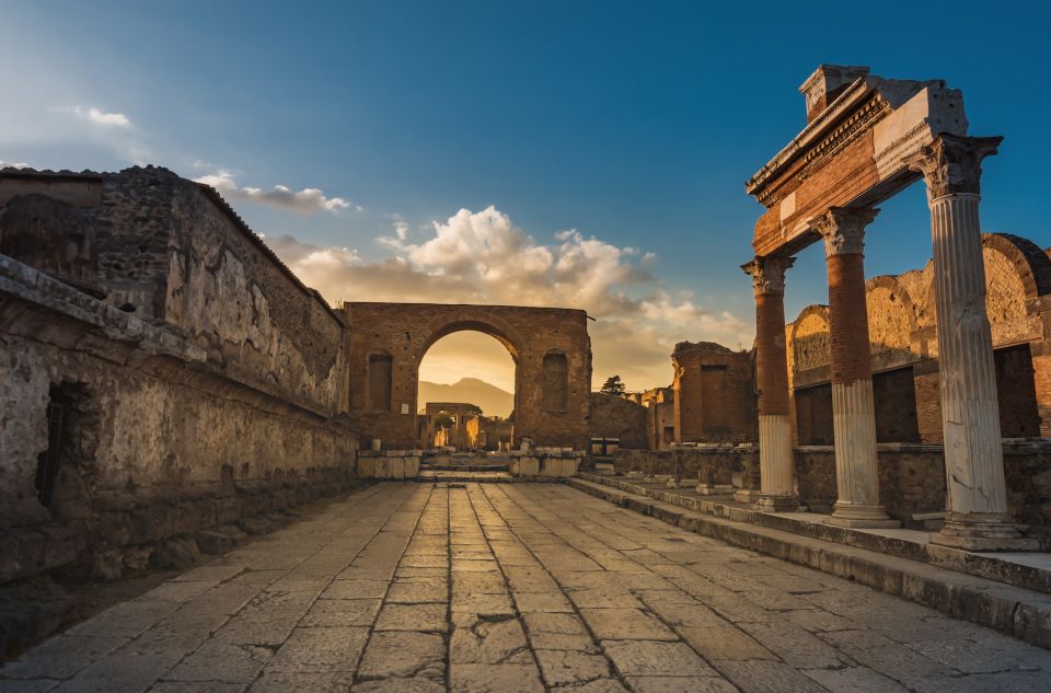 Pompeii Small Group Tour With an Archaeologist Guide - Pricing and Reservations