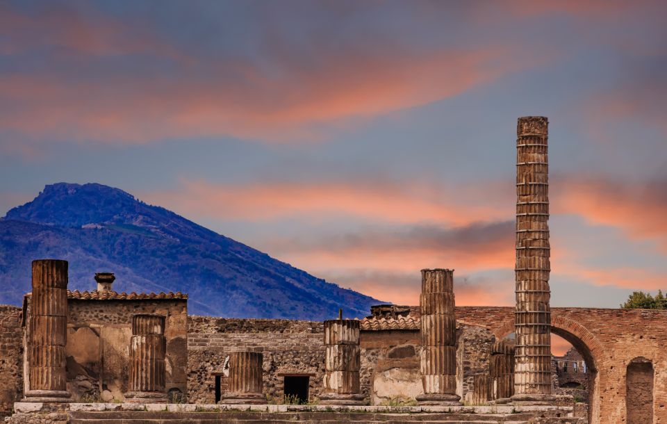 Pompeii: Sunset Archaeological Tour With Archaeologist Guide - Discover Ancient Roman Life