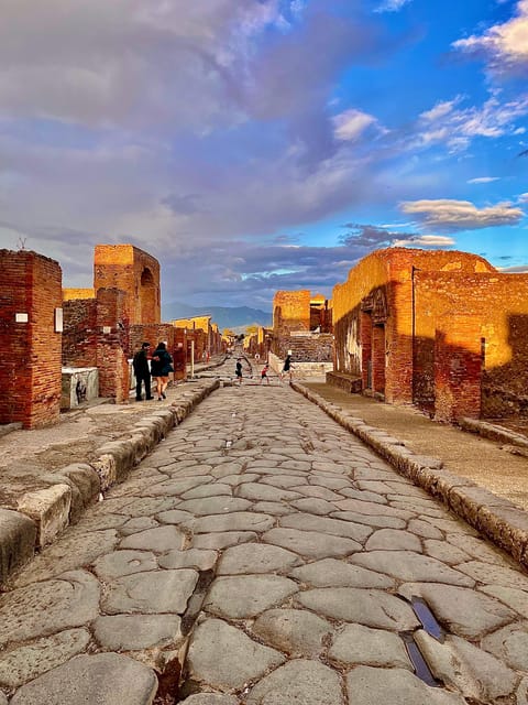 Pompeii sunset Tour: a visit away from the crowds - An Authentic Look at Pompeii at Sunset