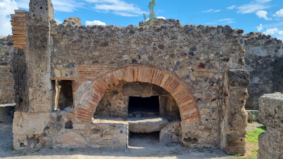 Pompeii: the Slow Tour - Experiencing Daily Life
