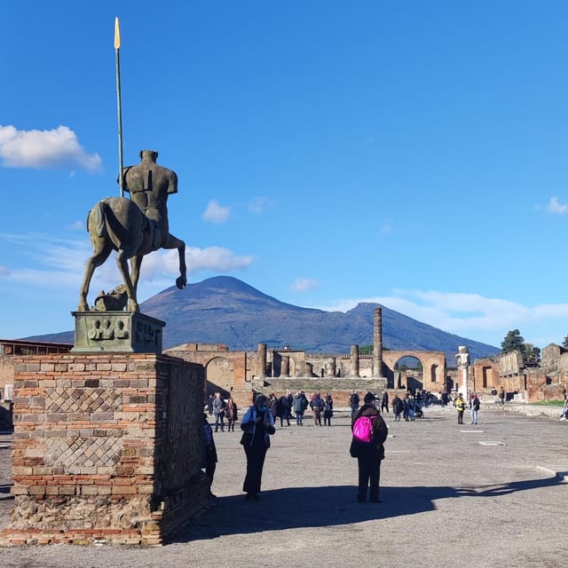 Pompeii Tour With Archaeological Expert and Lunch - Key Points