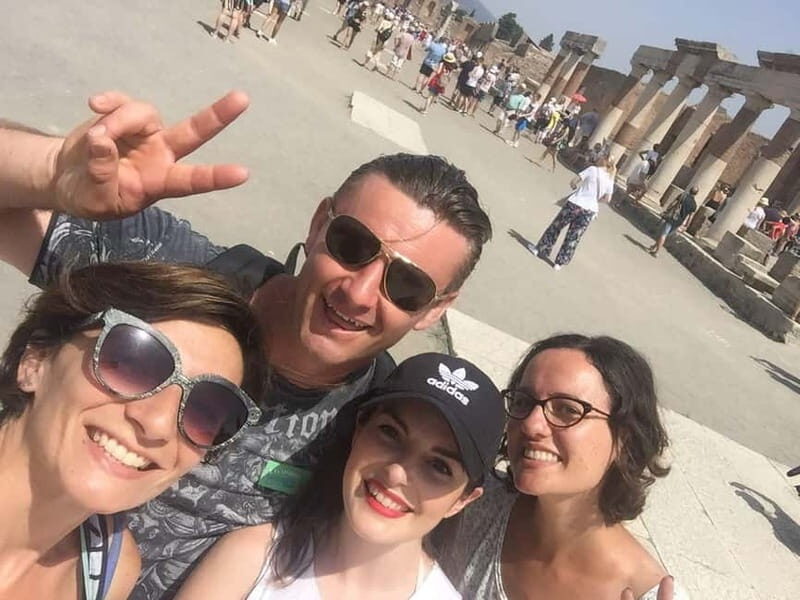 Pompeii Tour with Maxi Mall Shopping Experience - Exploring Pompeii: A Step Back in Time