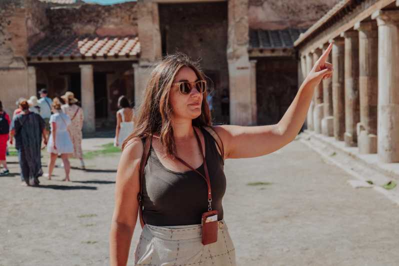 Pompeii: Tour With Villa of Mysteries With an Archaeologist - Pompeiis Captivating History