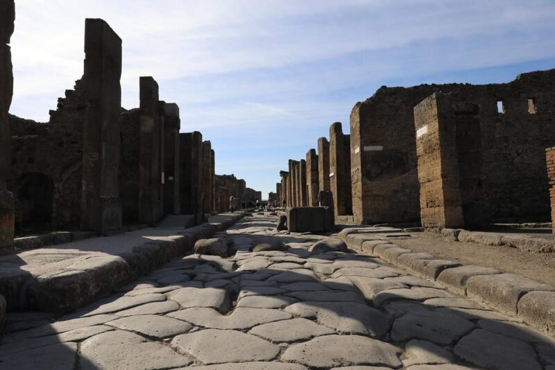 Pompeii & Vesuvius - Key Points
