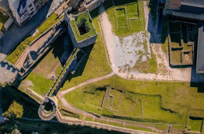 Ponferrada: Castle of the Templars Entry and Guided Tour - Guided Tour Highlights