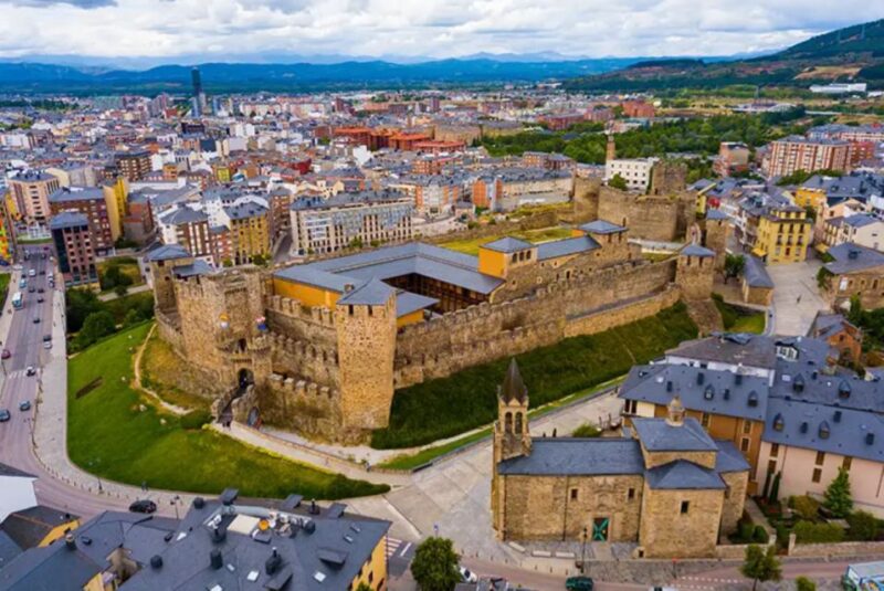 Ponferrada: Castle of the Templars Entry and Guided Tour - Guided Tour Experience Details