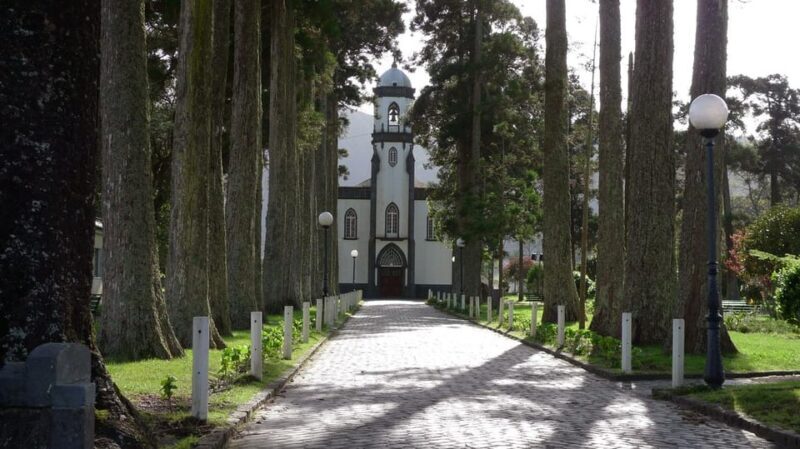 Ponta Delgada: Private Tour Sete Cidades Green e Blue Lakes - Who Should Consider This Tour?