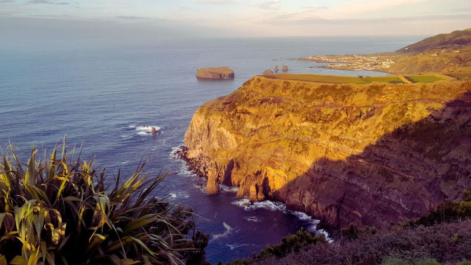 Ponta Delgada: Sete Cidades & Lagoa Do Fogo Full-Day Tour - Sete Cidades Village